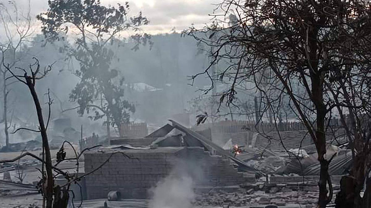 Video: V Barmě vypálili celou vesnici. Požár založila armáda, tvrdí místní